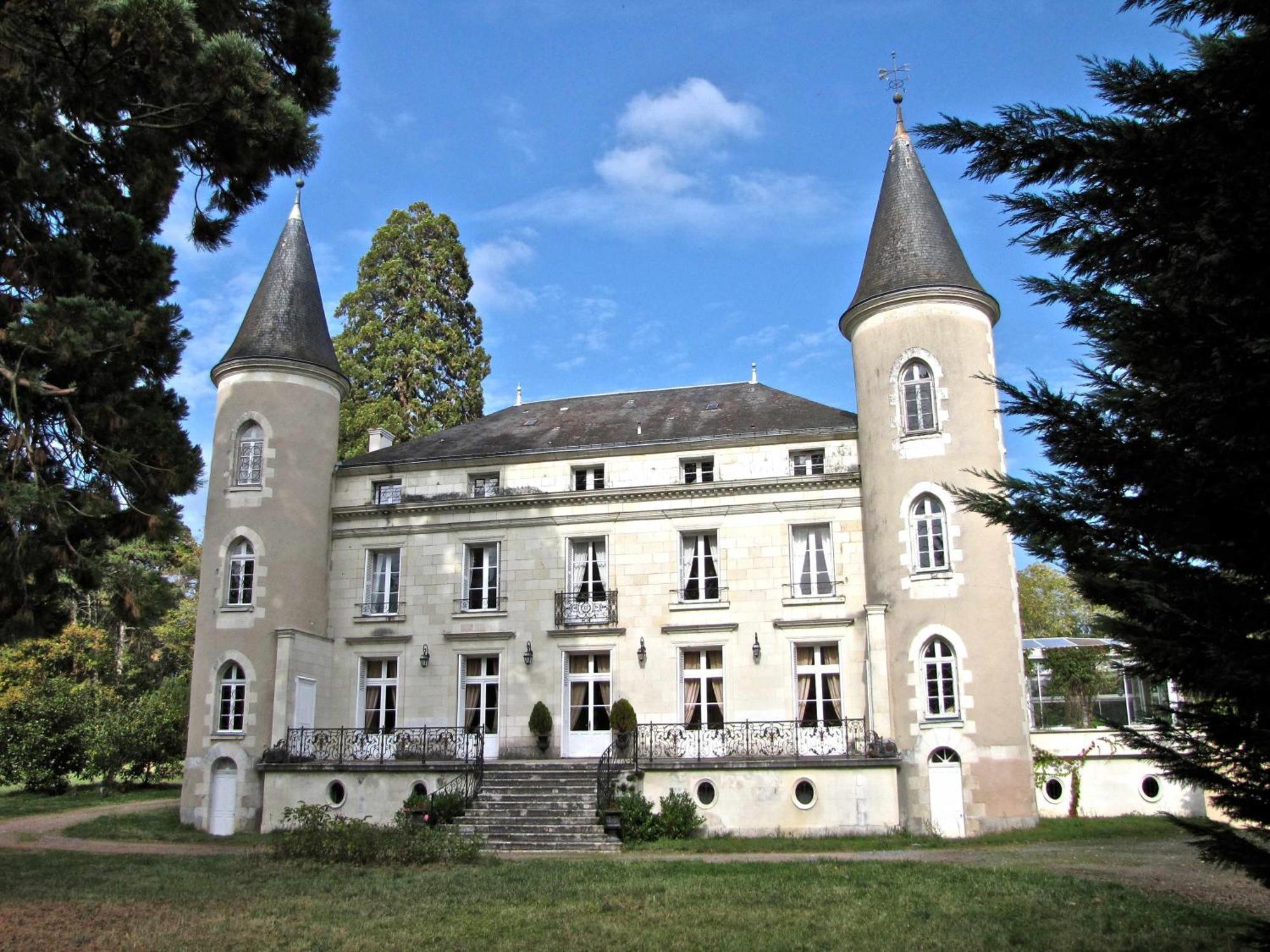 Chateau Les Vallees Tournon-Saint-Pierre Екстериор снимка
