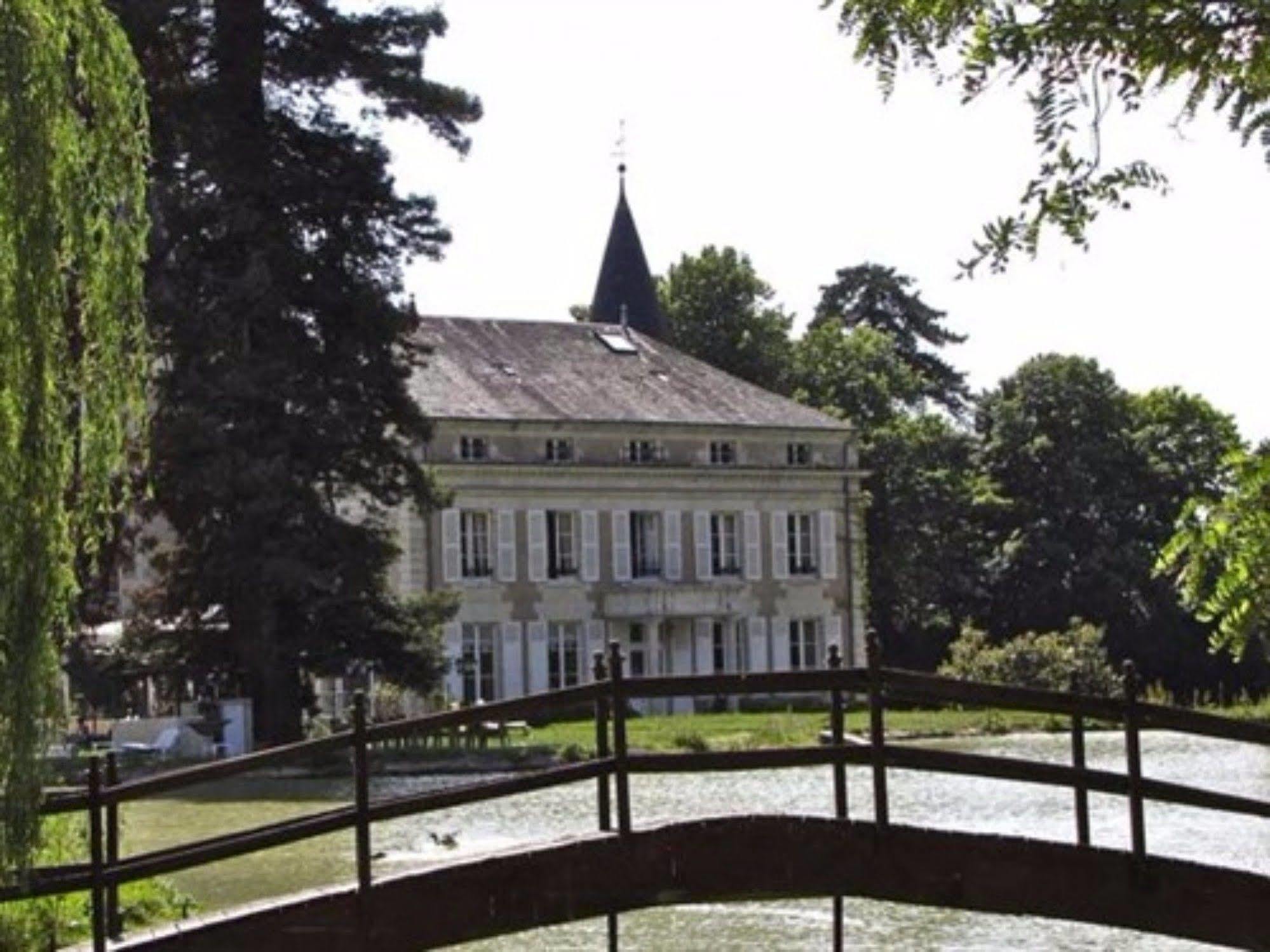 Chateau Les Vallees Tournon-Saint-Pierre Екстериор снимка