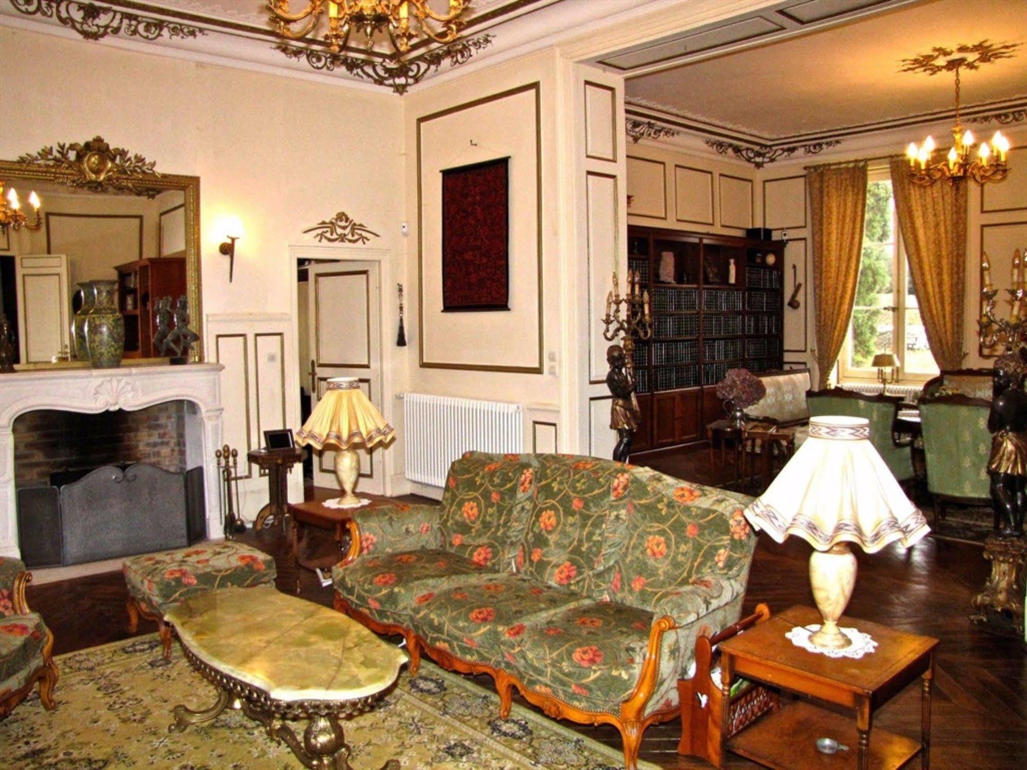 Chateau Les Vallees Tournon-Saint-Pierre Екстериор снимка