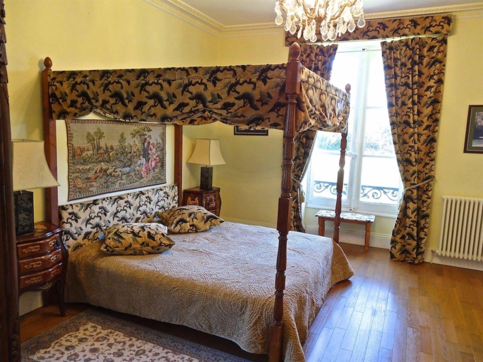 Chateau Les Vallees Tournon-Saint-Pierre Екстериор снимка