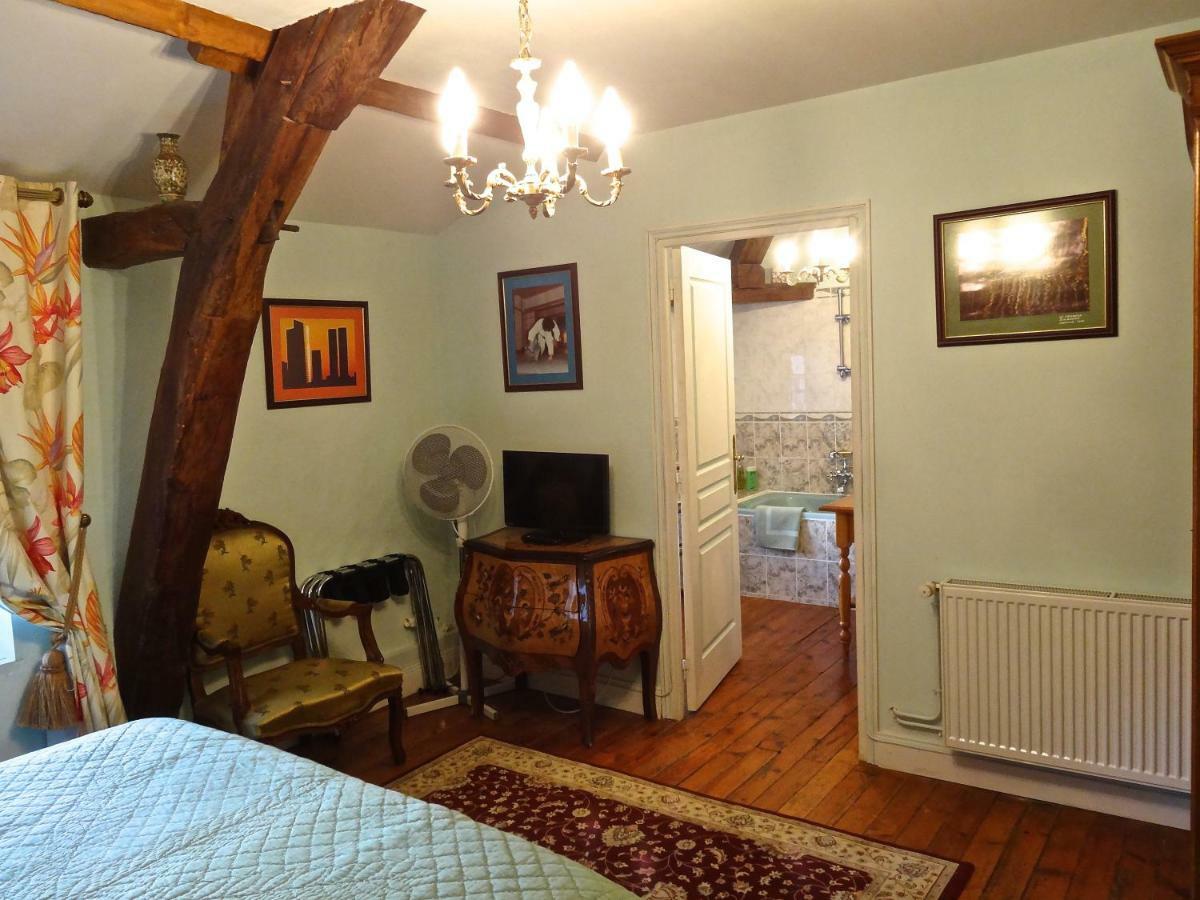 Chateau Les Vallees Tournon-Saint-Pierre Екстериор снимка